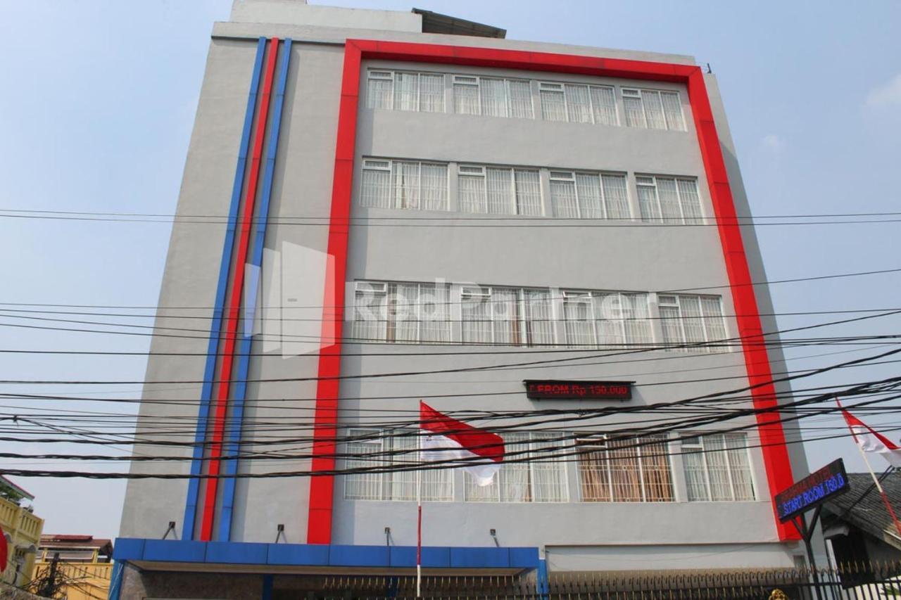 Brahma Hotel Mitra Reddoorz ジャカルタ エクステリア 写真